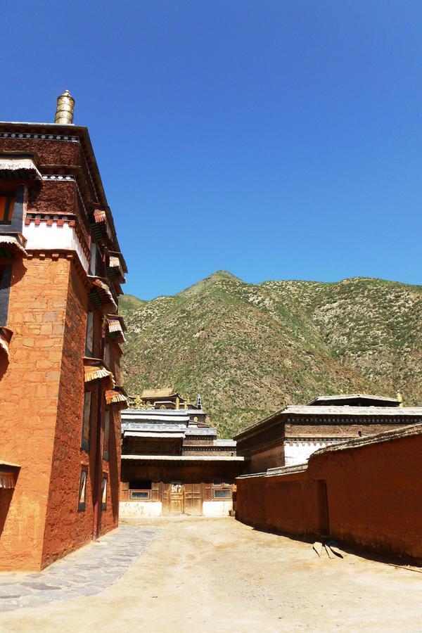 Overseas Tibetan Hotel Xiahe Exterior foto